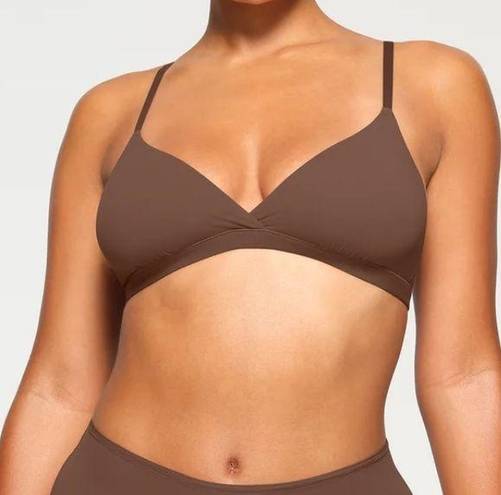 SKIMS FITS EVERYBODY CROSSOVER BRALETTE