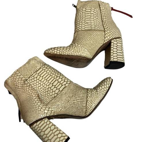 FREEBIRD by Steven  White Snake Joey Back Zip
Ankle Bootie Size 9