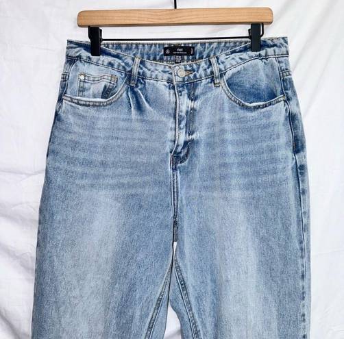 Missguided  Riot Light Wash Denim High Rise Straight Leg Mom Jean size US 10