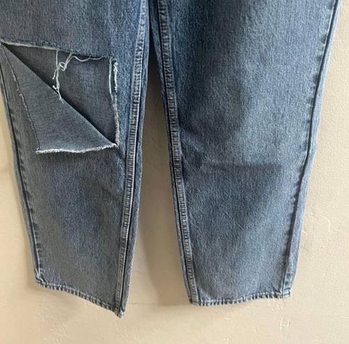 Good American Women's 90s Mom Jeans Size 6/28 Straight Leg Denim Ripped Knee NWT