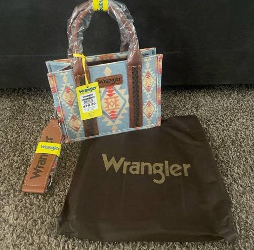 Wrangler NWT Aztec shoulder/ crossbody purse - light blue