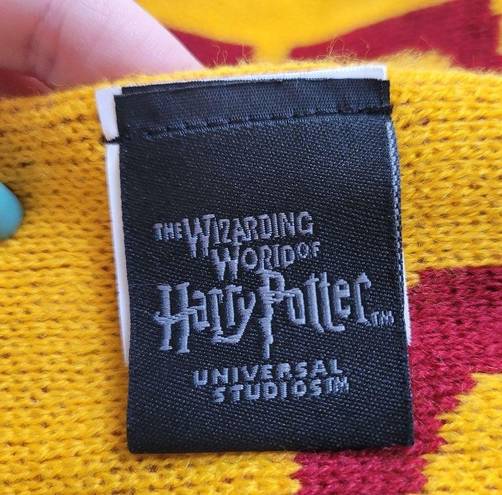 Harry Potter The Wizarding World of  Reversible Gryffindor Embroidered Sc…