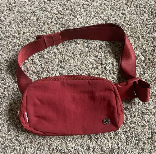 Lululemon Everywhere Belt Bag