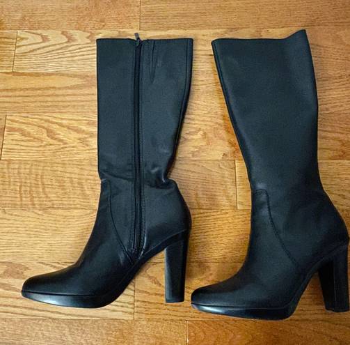 Ecco women's black leather side zip heels boots