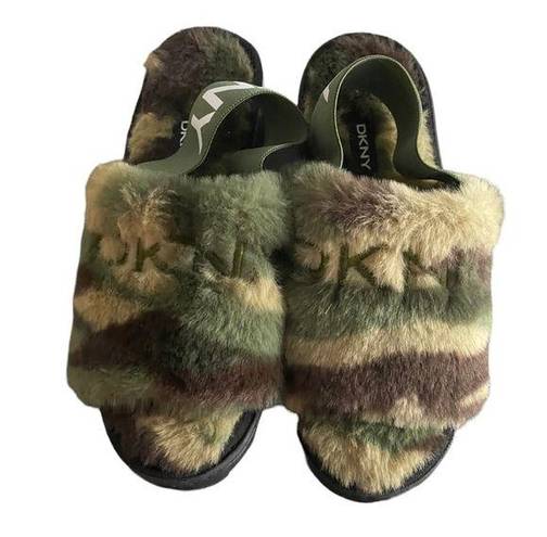 DKNY NWOT  Fuzzy Slide Sandals Size 6 Camo Print