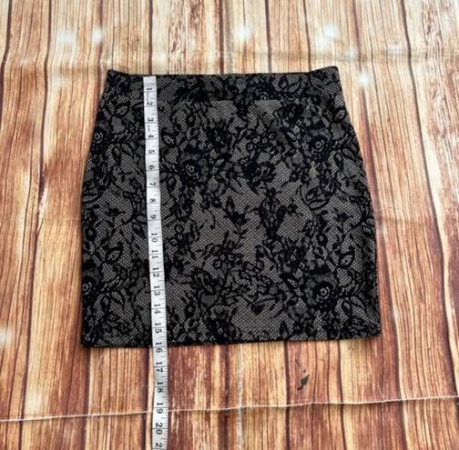 Forever 21 Womens Lace Pattern Mini Pencil Skirt Size Medium