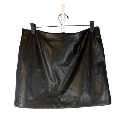 Juicy Couture  Black Vegan Leather Edgy Mini Skirt Women Sz L