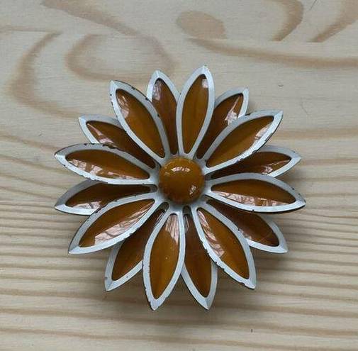 Daisy Vintage Enameled Metal 2 Tone Brown and White  Brooch Pin