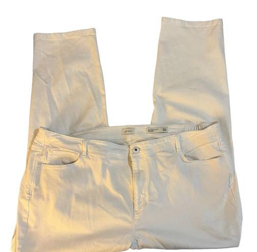 J.Jill  Denim “ Authentic Fit Slim Ankle” white jeans. Size: 22