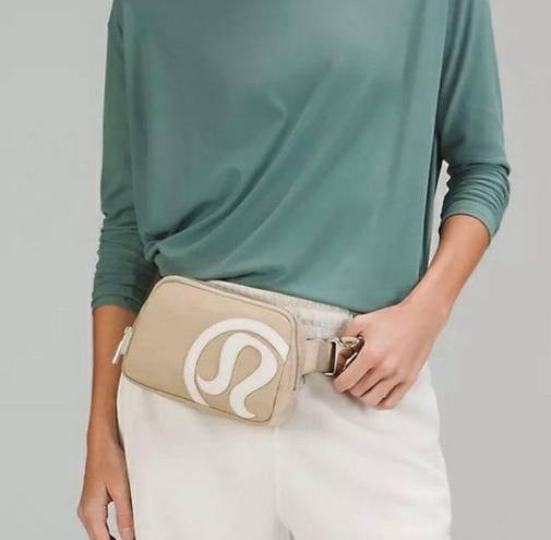 Lululemon Everywhere Belt Bag NWT