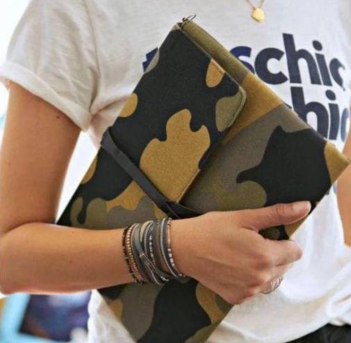 Stella & Dot  Bellamy Camo Green Clutch