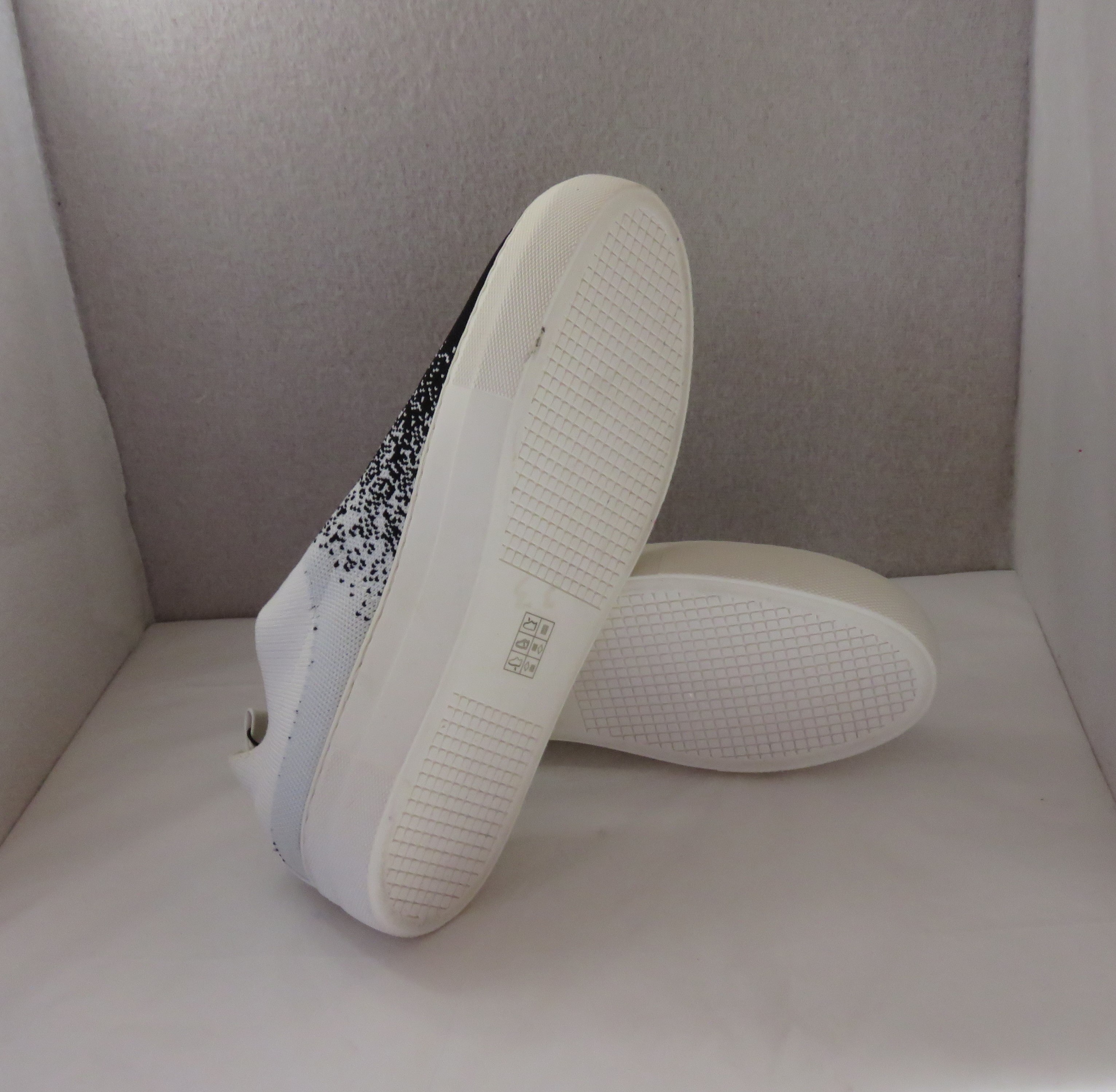 DKNY Women's Slip-On Shoes Size 8.5