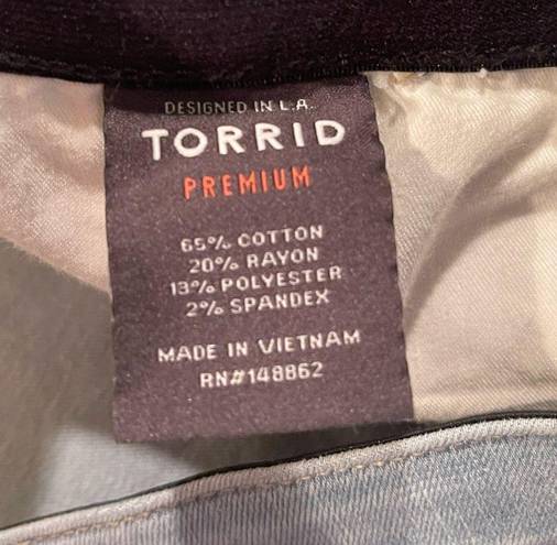 Torrid  Sky High Skinny Jeans Premium Stretch Light Wash Destroyed Size 26 R NWT