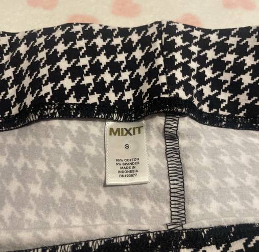 Mixit houndstooth leggings size small black and white