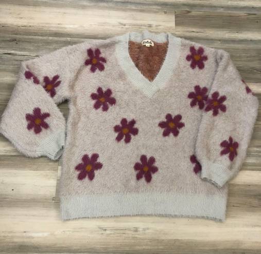 Listicle , oversized Large, NWOT, fuzzy warm sweater with daisies, pit to pit is 25, length is 26