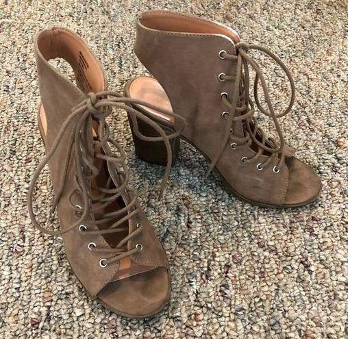 American Eagle Lace up heels