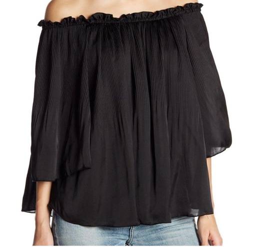 Romeo + Juliet Couture  Black Off the Shoulder Top Size M