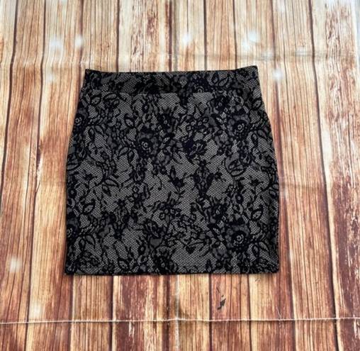 Forever 21 Womens Lace Pattern Mini Pencil Skirt Size Medium