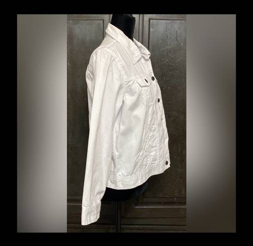 Covington longsleeves white jean jacket. Size Large