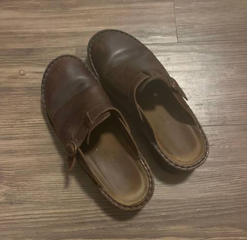 Clogs / Mules Brown Size 6.5