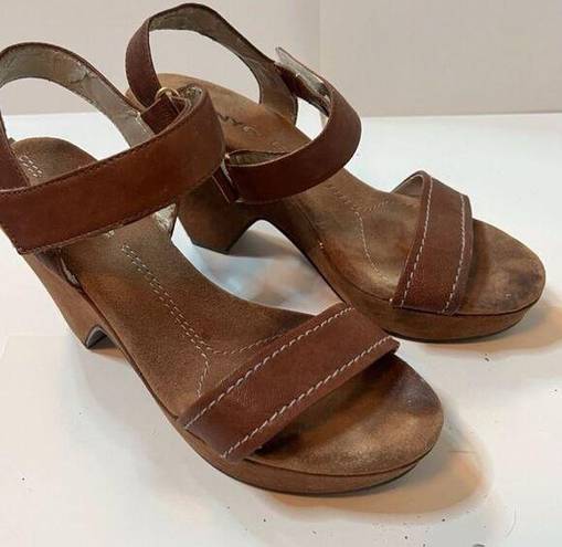 DKNY  C Sara Truffle Sandal, Size 8.  Adorable.