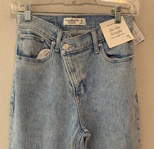 Abercrombie & Fitch 90s Straight Ultra High Rise Crossover Jeans