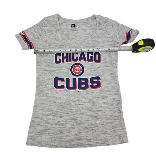 Genuine Merchandise New Era  Chicago Cubs Baseball Short Sleeve V-Neck T-shirt