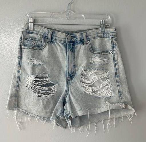 American Eagle  Mom Short Ripped Size 8 Light Wash