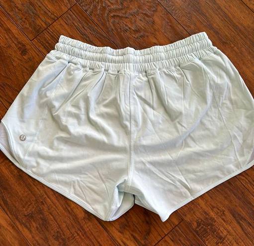 Lululemon Hotty Hot Shorts 4”