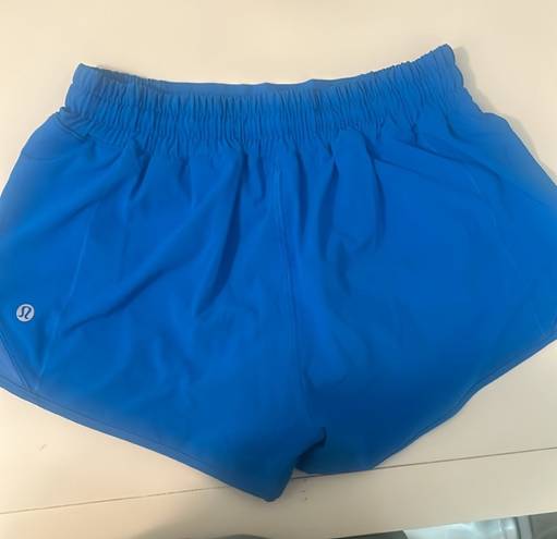 Lululemon size 6 2.5 inch low rise lined hotty hots