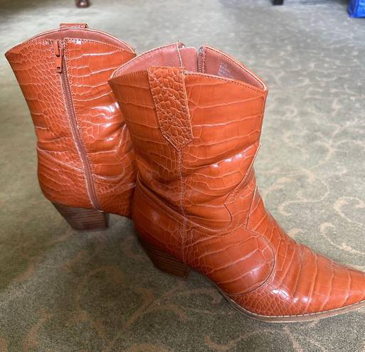 Boots Tan Size 8.5