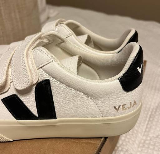 VEJA Recife Sneakers