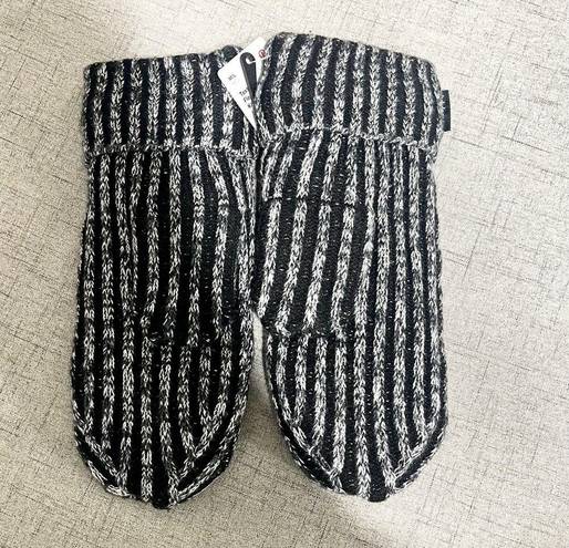 Lululemon  Textured Fleece Lined Knit Mittens Black & White Nwt