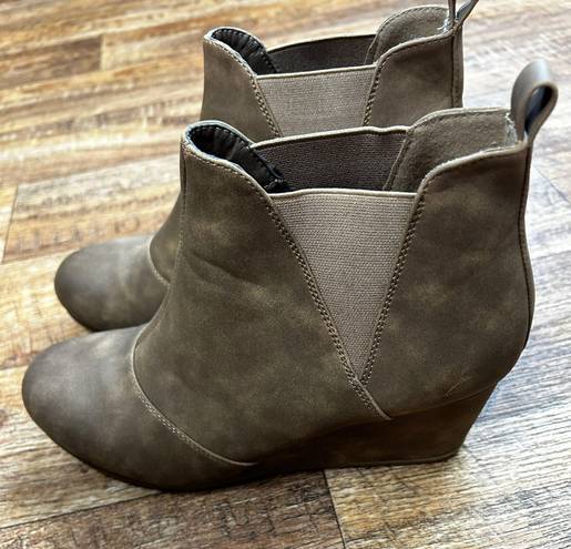 Natural Reflections Tan Wedge Boots Size 10