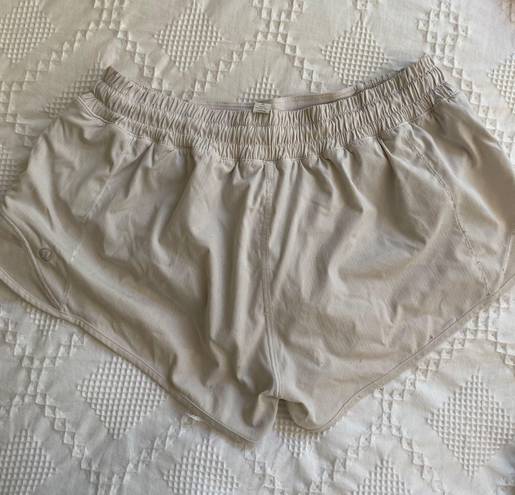 Lululemon Hotty Hot Short 2.5”