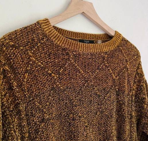 T Tahari Women’s Crewneck Knit Sweater in Mustard Yellow and Black Size Medium