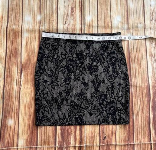 Forever 21 Womens Lace Pattern Mini Pencil Skirt Size Medium