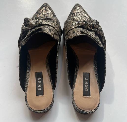 DKNY Pier Gold Metallic Brocade Knotted Bow Mules Size 7.5 M Pointed Toe Mules