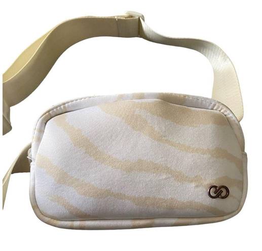 Calia by Carrie UNDERWOOD  White and cream color waist/belt bag, adjustable, top zip closure, inside zip pocket, measures 7.5 x 5 inches