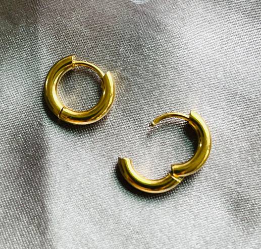 Free People 18K Itty Bitty Hoop Huggie Earrings With Gift Bag