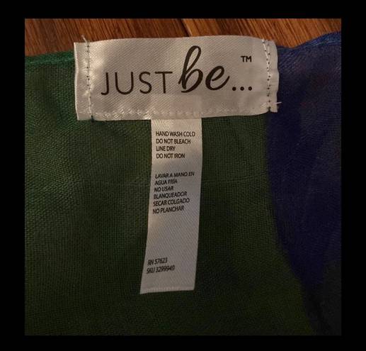 Just Be ... poncho/ vest green w/fringes. One size