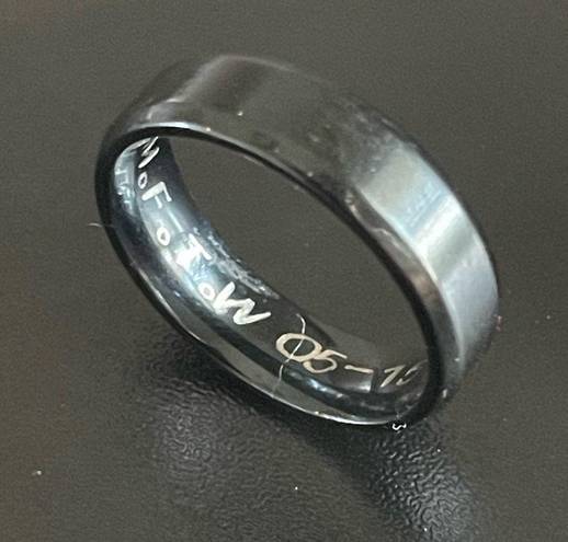 Edge Pre-owned 6mm carbide  black ring size 8