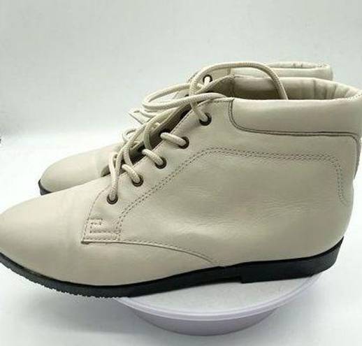 The Great Accinte man made leather upper crème bootie size 5.5 condition