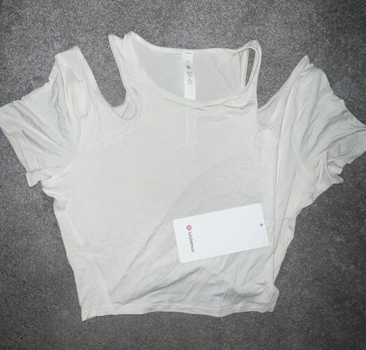 Lululemon NWT  Shoulder Cut-Out Yoga T-Shirt Size 6