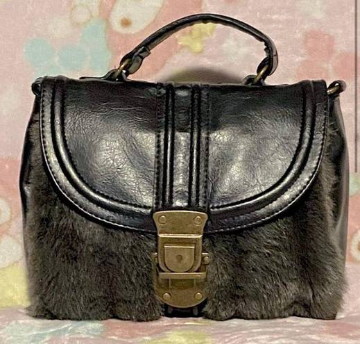 Forever 21 Vintage faux furl /Leather  handbag (excellent condition)