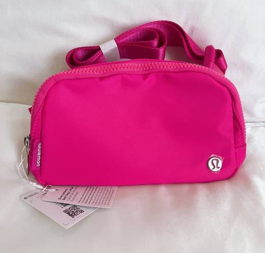 Lululemon Everywhere Belt Bag Sonic Pink 1L