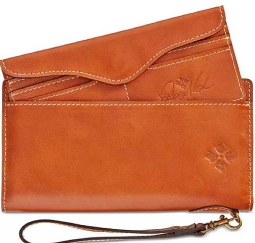 Patricia Nash  | Valentia Smooth Leather Snap Wallet Clutch & Card Holder in Tan