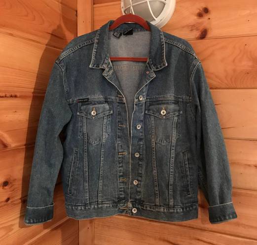 DKNY AMAZING VINTAGE BLUE DARK WASH  JEANS LOGO SPELLOUT GRAPHIC BUTTON UP DENIM JACKET