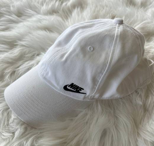 Nike Women’s Heritage 86 Hat In White