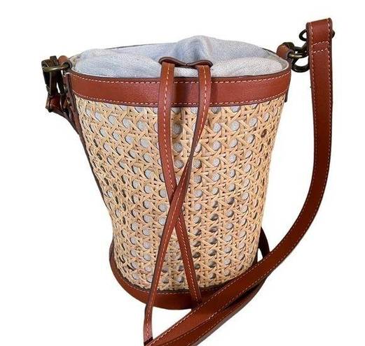 Tommy Bahama NWOT  brown leather and rattan crossbody bucket bag